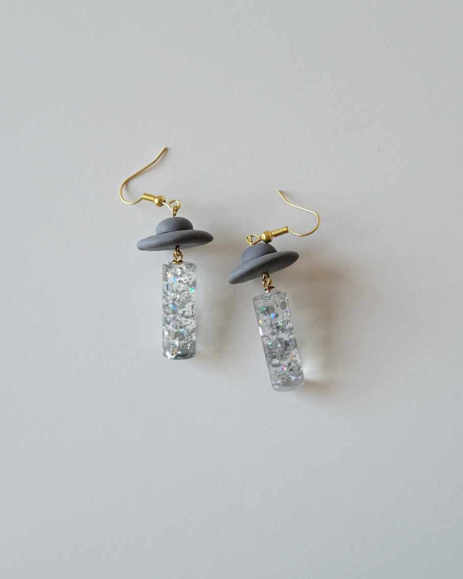(New) UFO Earrings | Gray