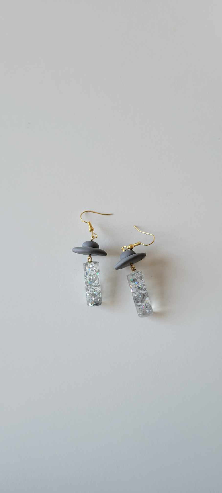 (New) UFO Earrings | Gray