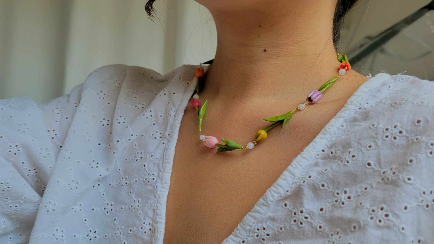 (New) Tulips Necklace